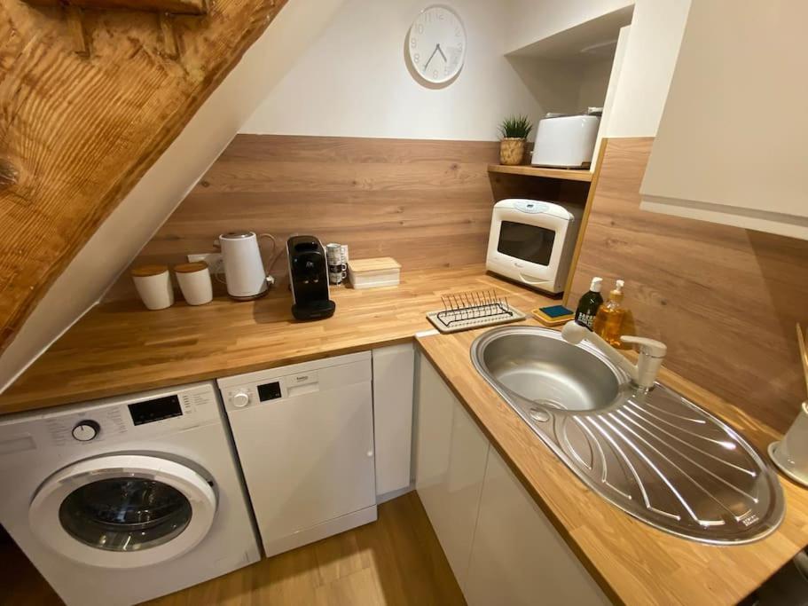 Charmant Appartement - Proche Chateau Cite Каркасон Екстериор снимка